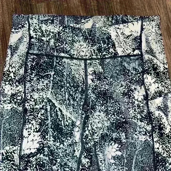 Lululemon‎ Speed Up Tight Wildwood Multi Size 6 - Picture 3 of 8